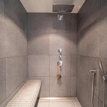 5br Iconic Chalet - What'app - 0034-635-520-036 - For Reservations!! Villa